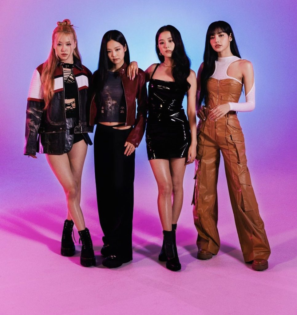 Fe3nD 9UoAE7SBs - Black Pink Gifts
